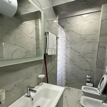Evi's Ne Plazh Buze Detit Apartment